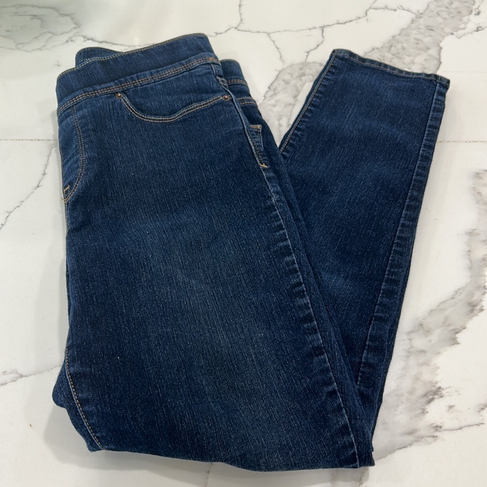 Levis Women’s Pull On Denim.‎ Size 6 (618)